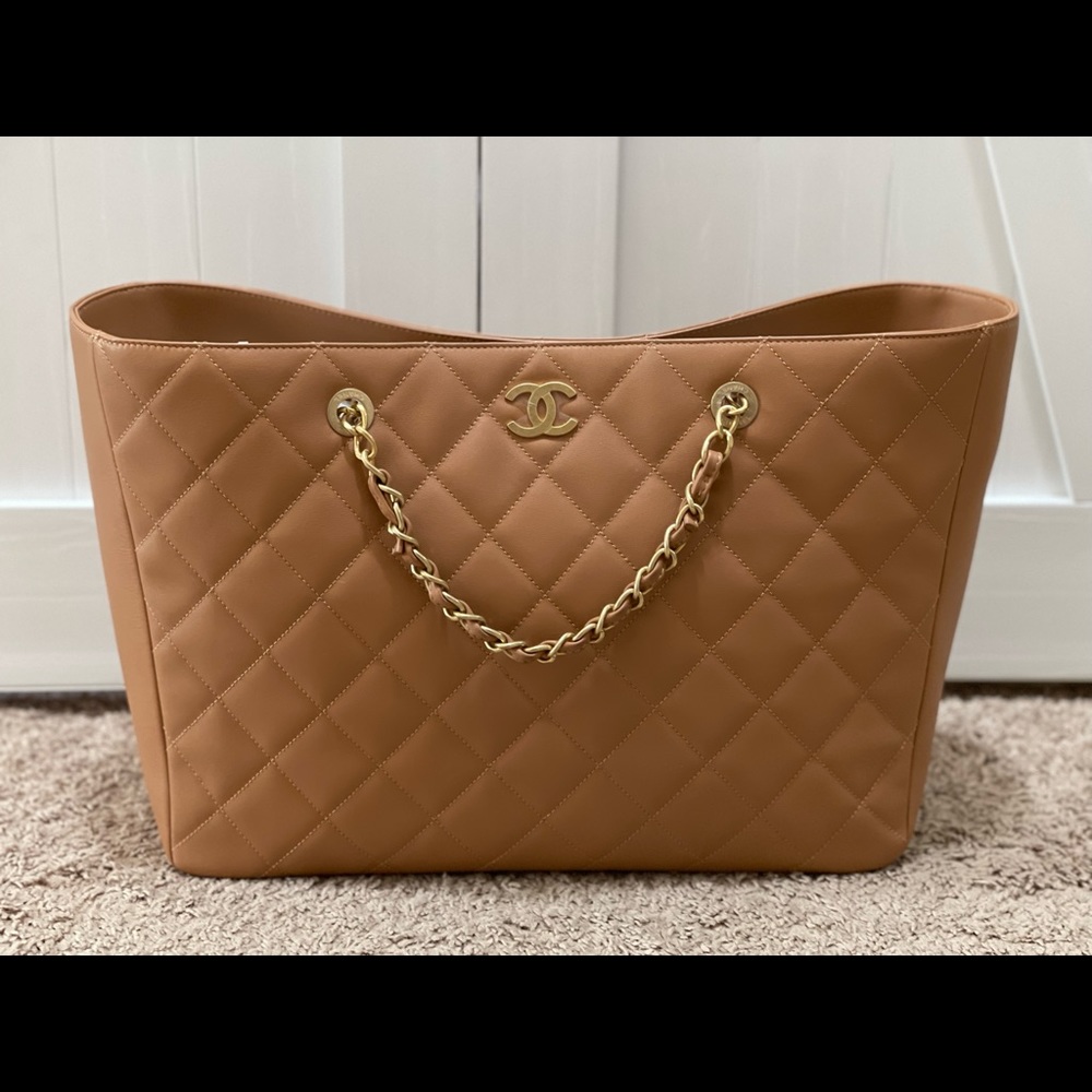Chanel 21k tote